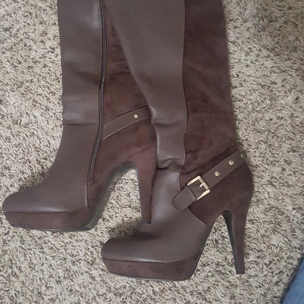 Boot - Picture 4 of 5